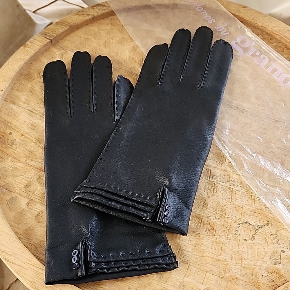 Vintage Luxury Handstitched Grandoe matte  Black Pleated Button Detail Gloves